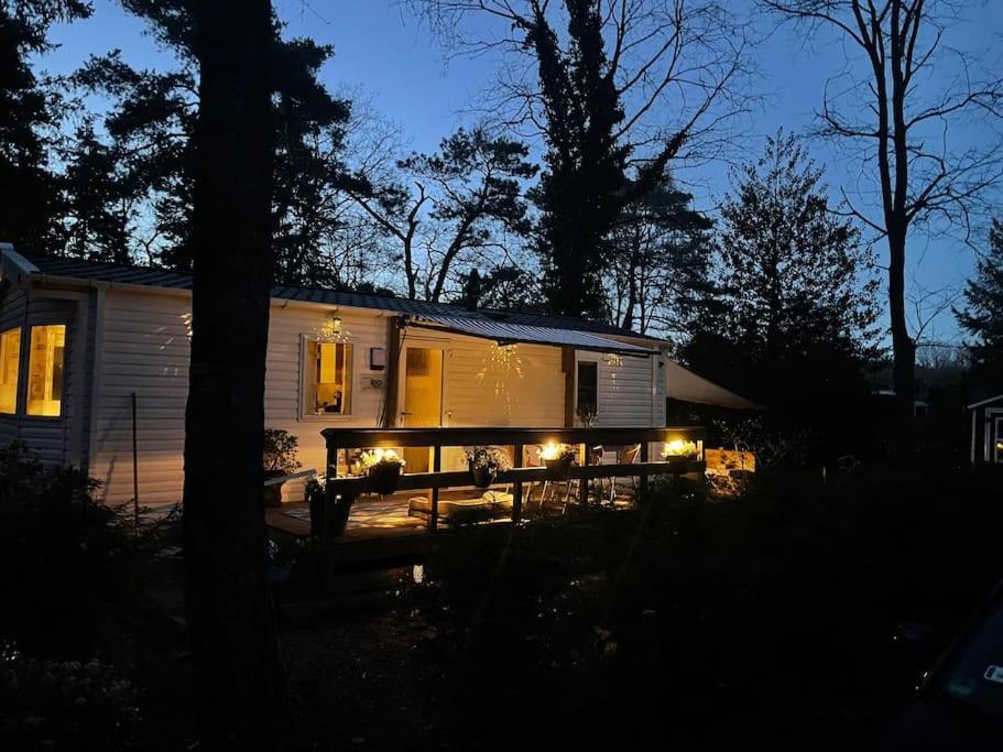Knus Chalet Midden In De Bossen นึนชเปท ภายนอก รูปภาพ